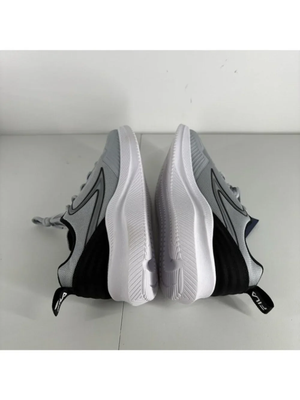 Fila Men Size 9 Grey Comfort Lace-Up Memory Primo-Forza Running Shoes NWB